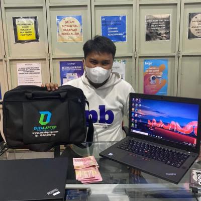 Poto Bersama Pelanggan Pembelian Laptop COD