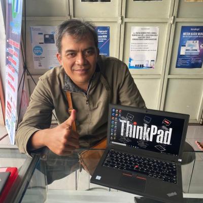 Poto Bersama Pelanggan Pembelian Laptop COD